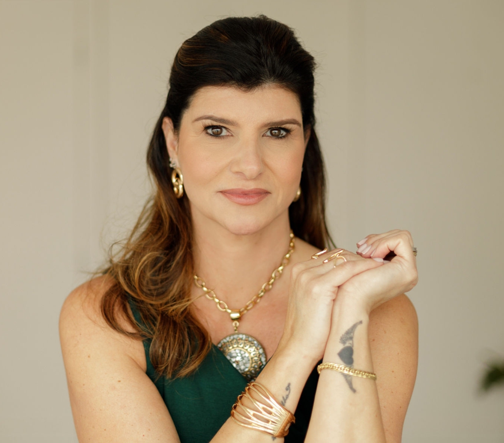Carla Helmer farmacêutica especialista em acupuntura em Curitiba